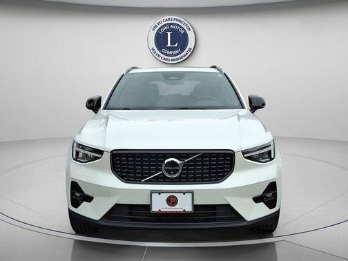 2025 Volvo XC40 B5 Plus Dark Theme