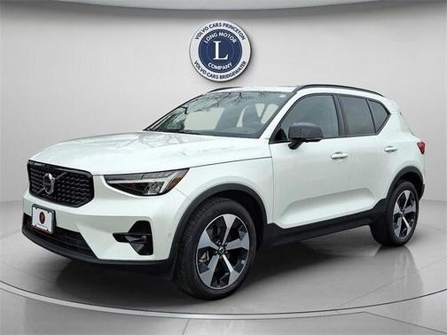 2025 Volvo XC40 B5 Plus Dark Theme