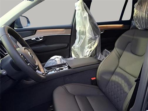 2025 Volvo XC90 B5 Plus 7-Seater