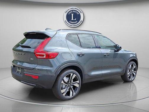 Forest Green 2026 Volvo XC40 B5 Ultra