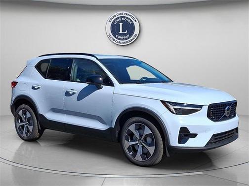 2026 Volvo XC40 B5 Plus