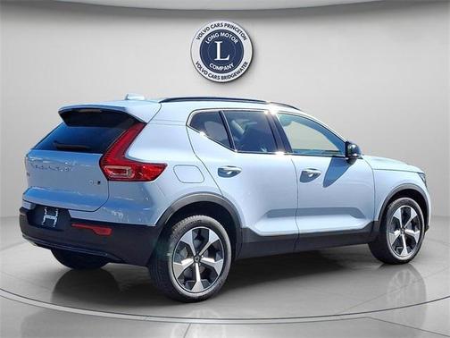 2026 Volvo XC40 B5 Plus