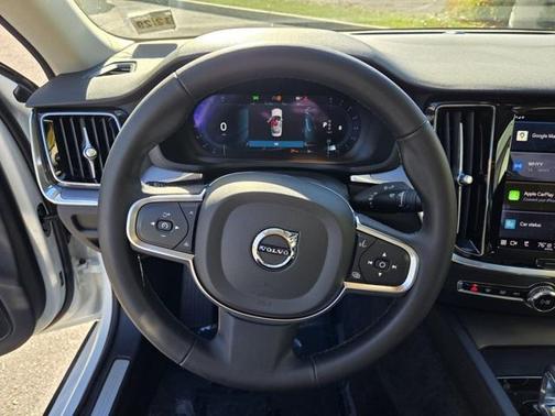 2024 Volvo S60 B5 Core Dark Theme