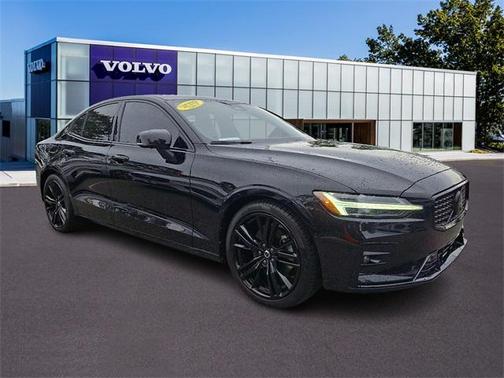2024 Volvo S60 B5 Plus Black Edition