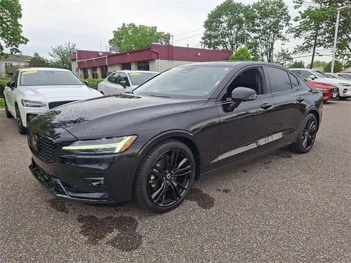 2024 Volvo S60 B5 Plus Black Edition