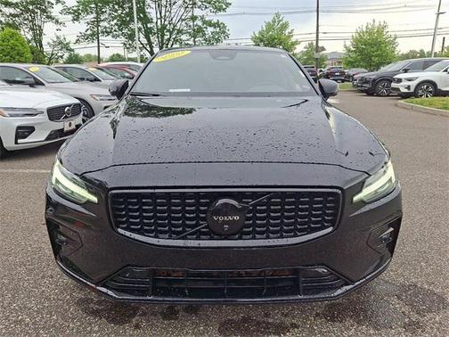 2024 Volvo S60 B5 Plus Black Edition