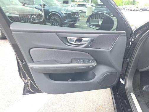 2024 Volvo S60 B5 Plus Black Edition