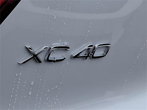 2025 Volvo XC40 B5 Plus Bright Theme