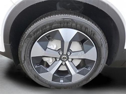 2025 Volvo XC40 B5 Plus Bright Theme