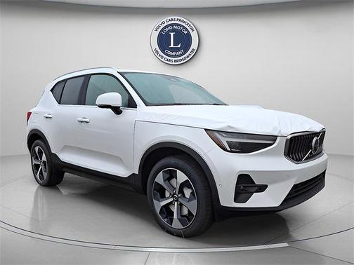 2025 Volvo XC40 B5 Plus Bright Theme