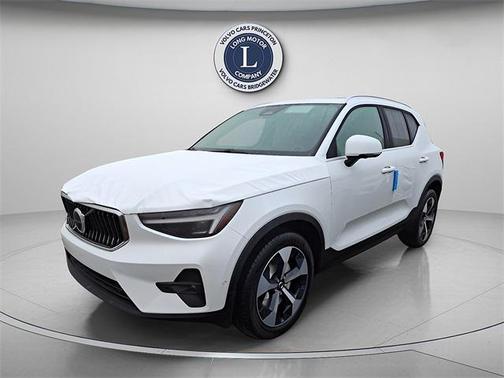 2025 Volvo XC40 B5 Plus Bright Theme