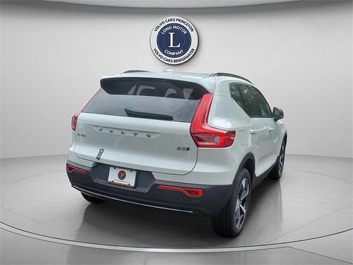 2025 Volvo XC40 Plus Dark Theme