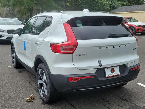 2025 Volvo XC40 Plus Dark Theme