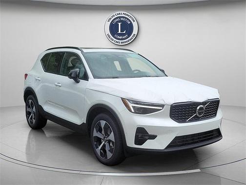2025 Volvo XC40 Plus Dark Theme