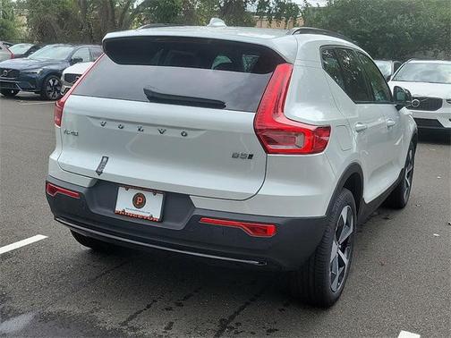 2025 Volvo XC40 Plus Dark Theme