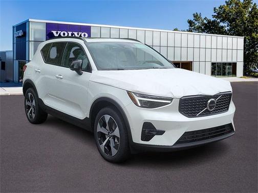 2025 Volvo XC40 Plus Dark Theme