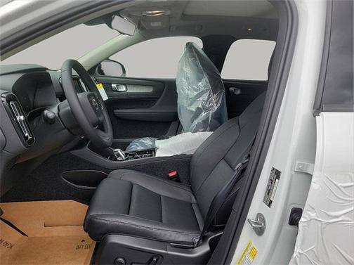 2025 Volvo XC40 Plus Dark Theme