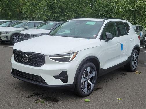 2025 Volvo XC40 Plus Dark Theme