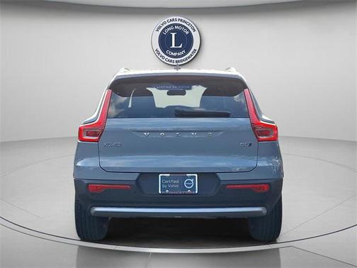 2025 Volvo XC40 B5 Core Bright Theme