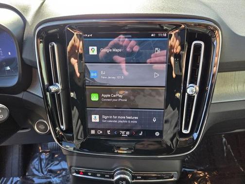 2025 Volvo XC40 B5 Core Bright Theme