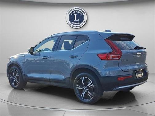 2025 Volvo XC40 B5 Core Bright Theme