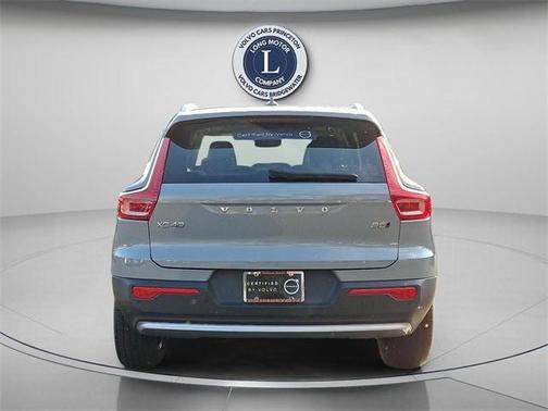 2025 Volvo XC40 B5 Core Bright Theme