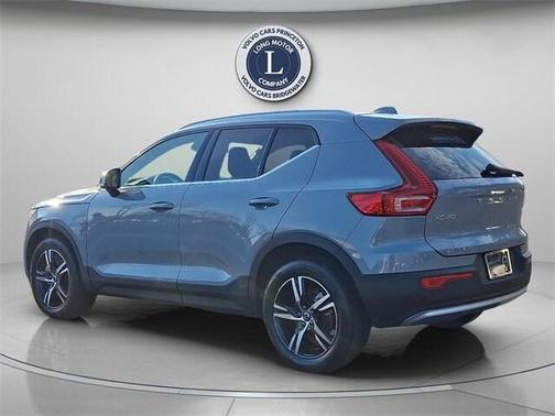 2025 Volvo XC40 B5 Core Bright Theme