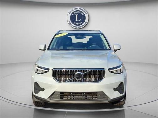 2025 Volvo XC40 B5 Core Bright Theme