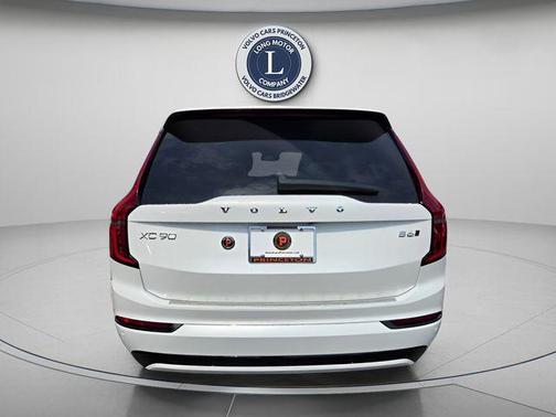 Crystal White Pearl 2026 Volvo XC90 B6 Ultra Dark Theme 6-Seater