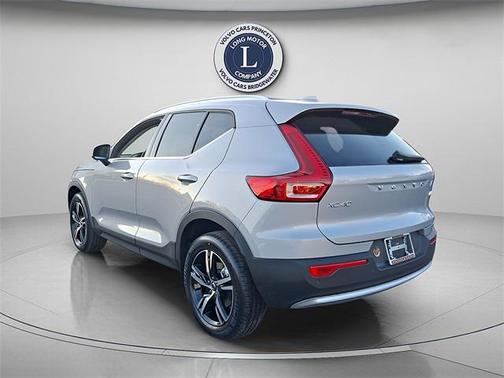 2025 Volvo XC40 Core Bright Theme