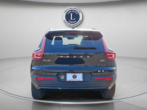 2025 Volvo XC40 B5 Plus Dark Theme
