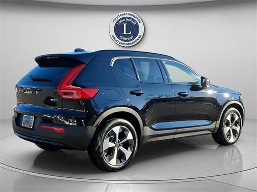2025 Volvo XC40 B5 Plus Dark Theme