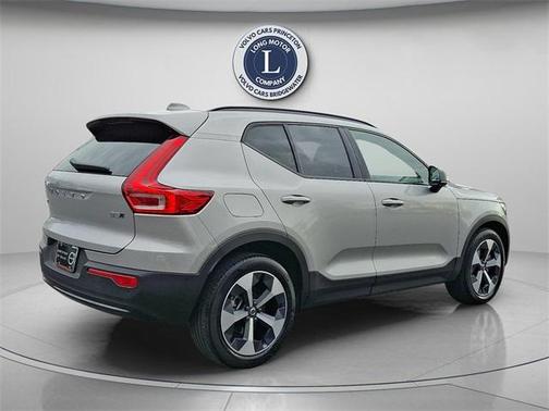 2025 Volvo XC40 B5 Plus Dark Theme