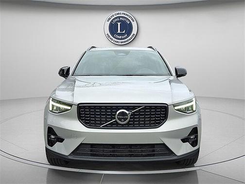 2025 Volvo XC40 B5 Plus Dark Theme