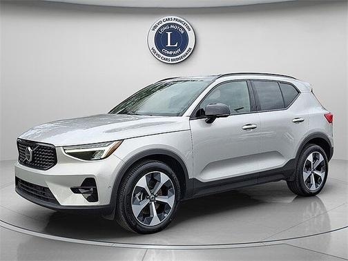 2025 Volvo XC40 B5 Plus Dark Theme