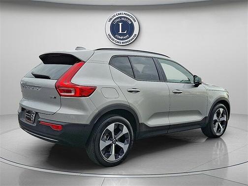 2025 Volvo XC40 B5 Plus Dark Theme