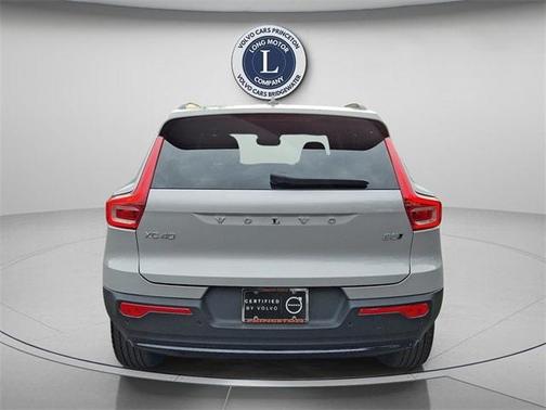 2025 Volvo XC40 B5 Plus Dark Theme