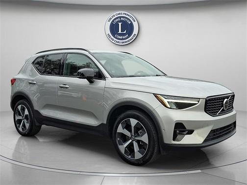 2025 Volvo XC40 B5 Plus Dark Theme