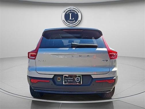 2025 Volvo XC40 B5 Plus Dark Theme