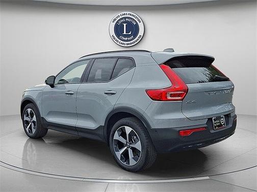 2025 Volvo XC40 B5 Plus Dark Theme
