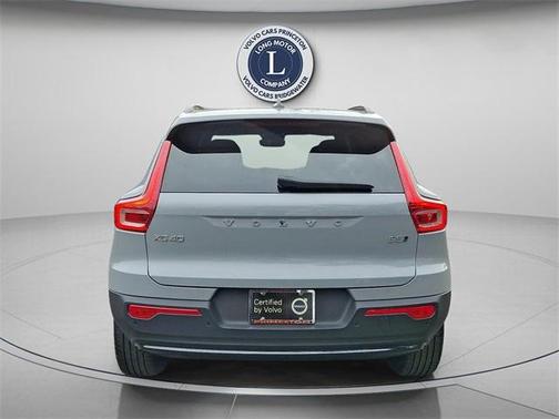 2025 Volvo XC40 B5 Plus Dark Theme