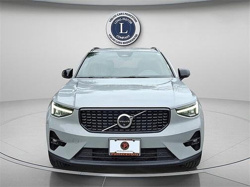 2025 Volvo XC40 B5 Plus Dark Theme