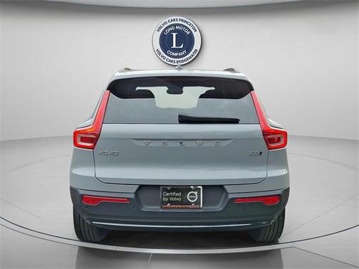 2025 Volvo XC40 B5 Plus Dark Theme