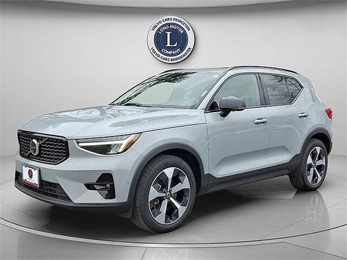 2025 Volvo XC40 B5 Plus Dark Theme