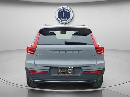 2025 Volvo XC40 B5 Plus Dark Theme