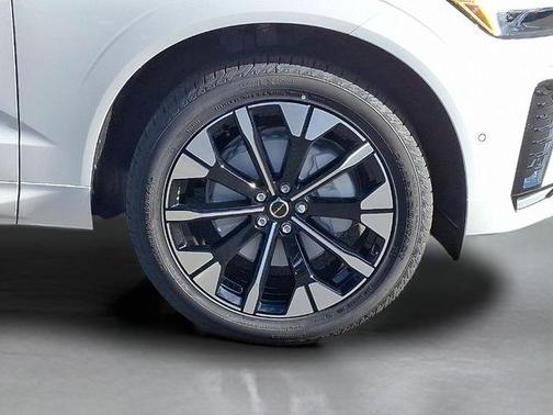 Crystal White 2026 Volvo XC60 B5 Plus