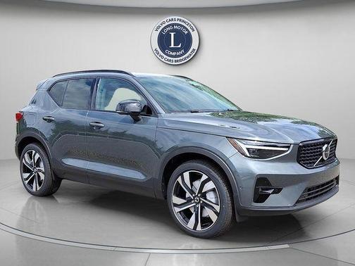 Forest Green 2026 Volvo XC40 B5 Plus