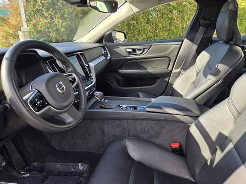 2020 Volvo S60 T5 Momentum