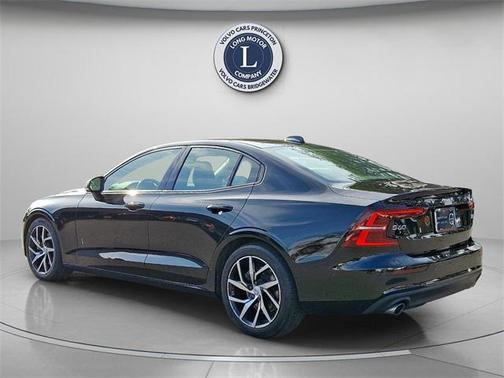 2020 Volvo S60 T5 Momentum