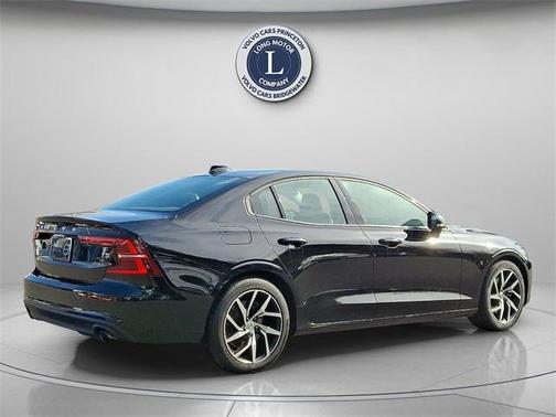 2020 Volvo S60 T5 Momentum
